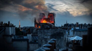 https://www.gettyimages.es/detail/fotograf%C3%ADa-de-noticias/flames-and-smoke-are-seen-billowing-from-the-fotograf%C3%ADa-de-noticias/1137438121