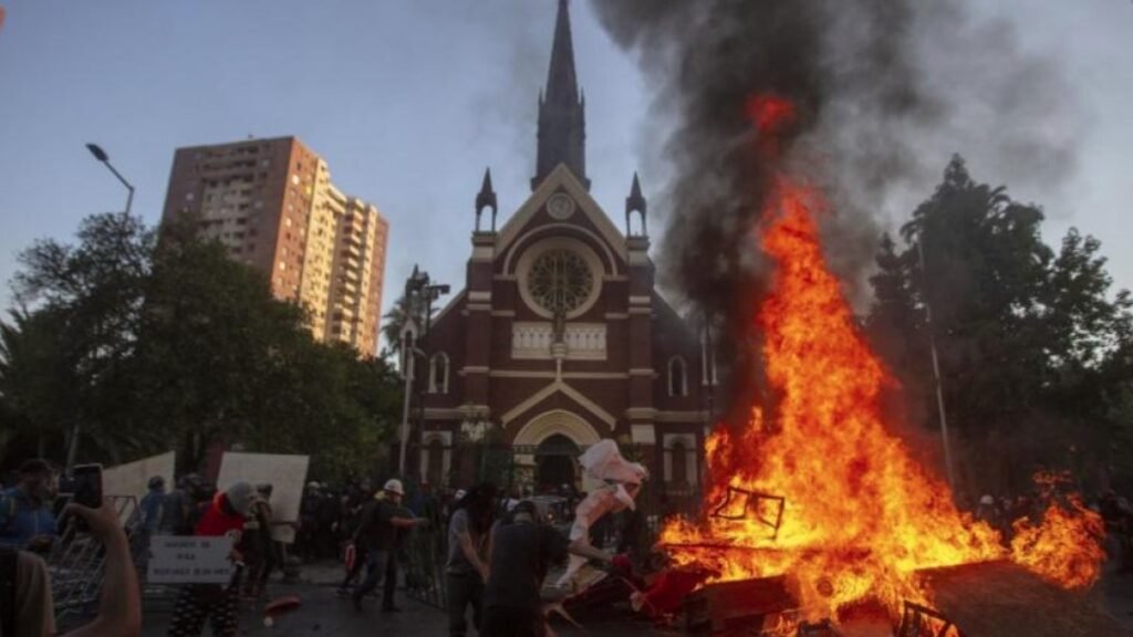 https://x.com/1churchburning --- Iglesias incendiadas, Church burning.