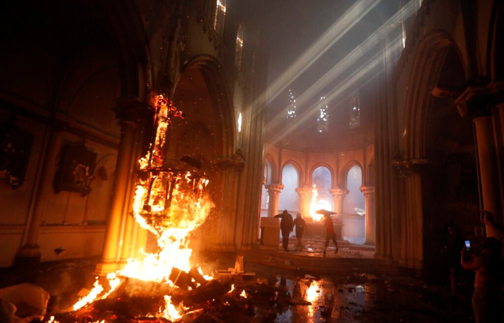 https://x.com/1churchburning --- Iglesias incendiadas, Church burning.