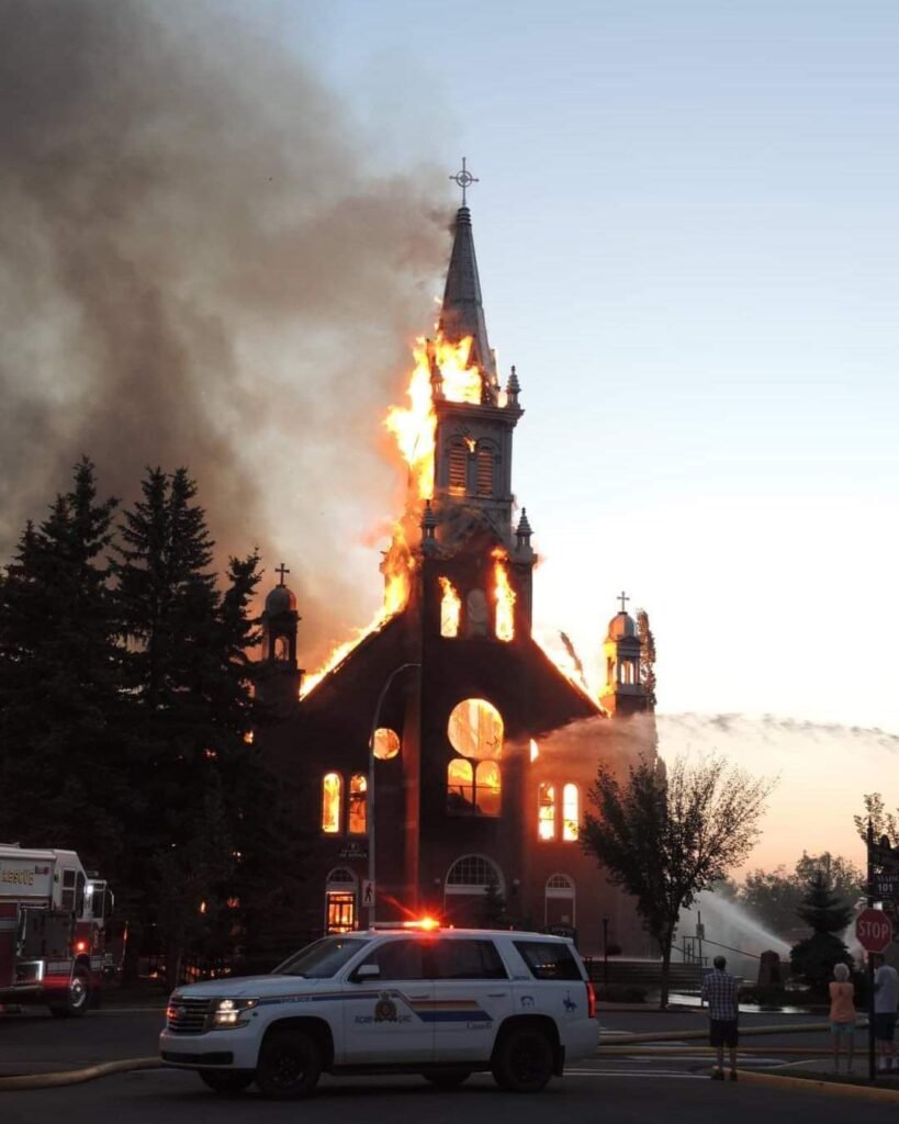 https://x.com/1churchburning --- Iglesias incendiadas, Church burning.