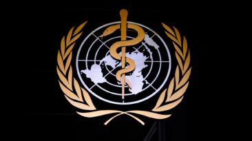 Logo OMS ONU sobre fondo negro (2500x1400)