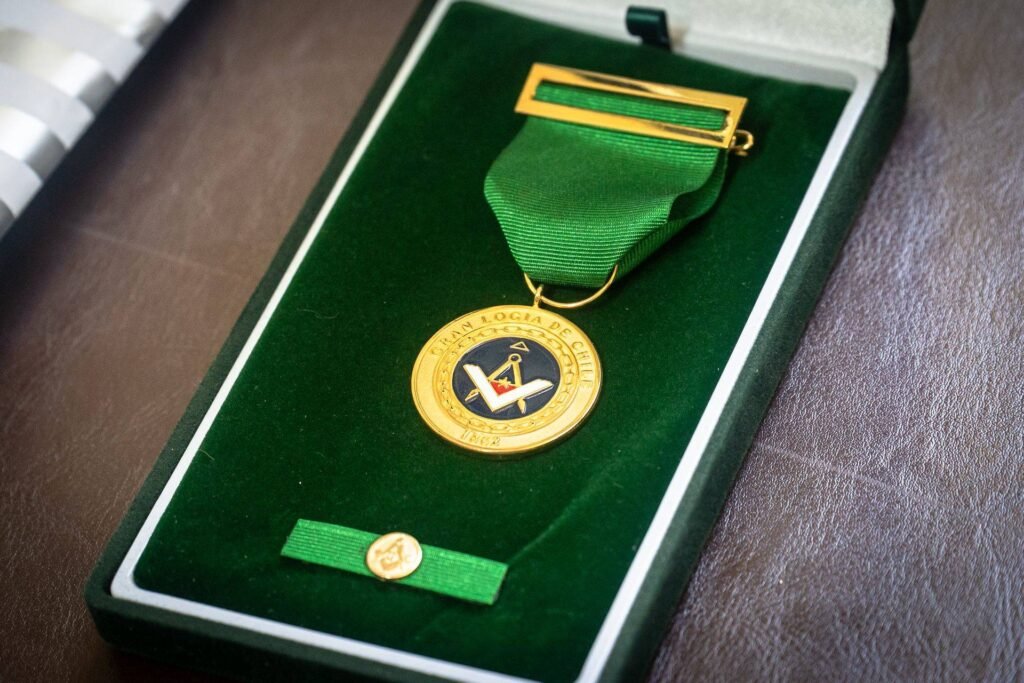 Presidente de la República, Gabriel Boric F. Saluda a la Gran Logia de Chile. https://x.com/GranLogiaChile/status/1529152926765273088