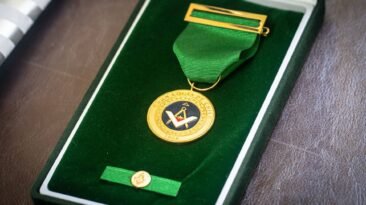 Presidente de la República, Gabriel Boric F. Saluda a la Gran Logia de Chile. https://x.com/GranLogiaChile/status/1529152926765273088