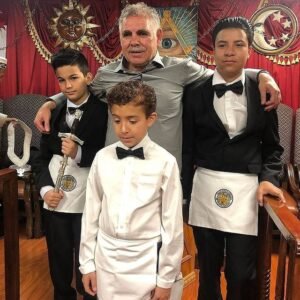 Niños. Masonería. Logias.