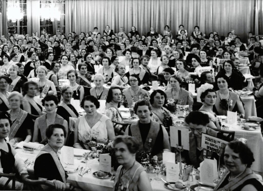 Masonería. Logia. Históricas. Masonería Femenina.