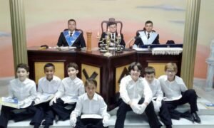 Niños. Masonería. Logias.