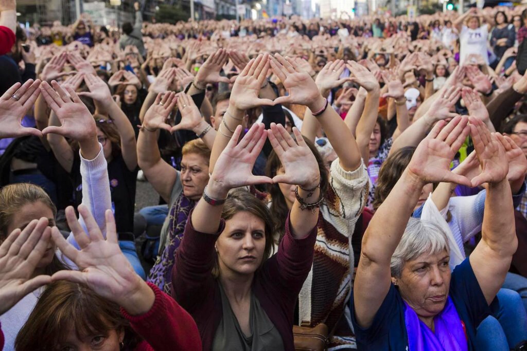 Mudra. Triángulo. Signo masónico. Masonería. Logia. Hitler. Feminismo.